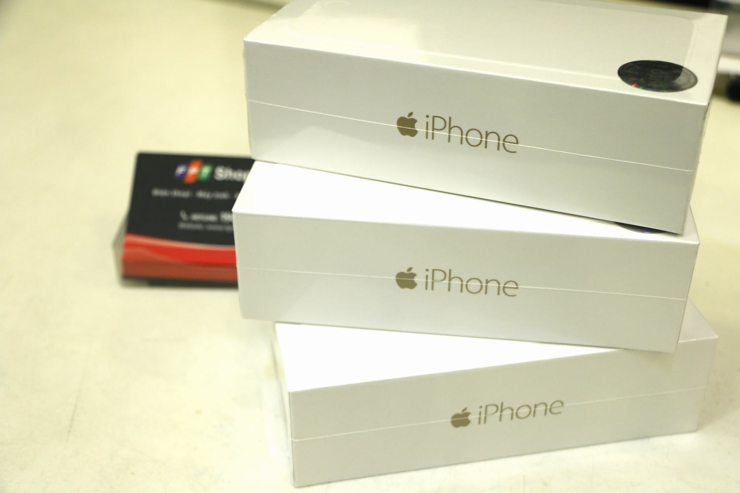 FPT Trading giam gia iPhone 6 va iPhone 6 Plus hinh anh