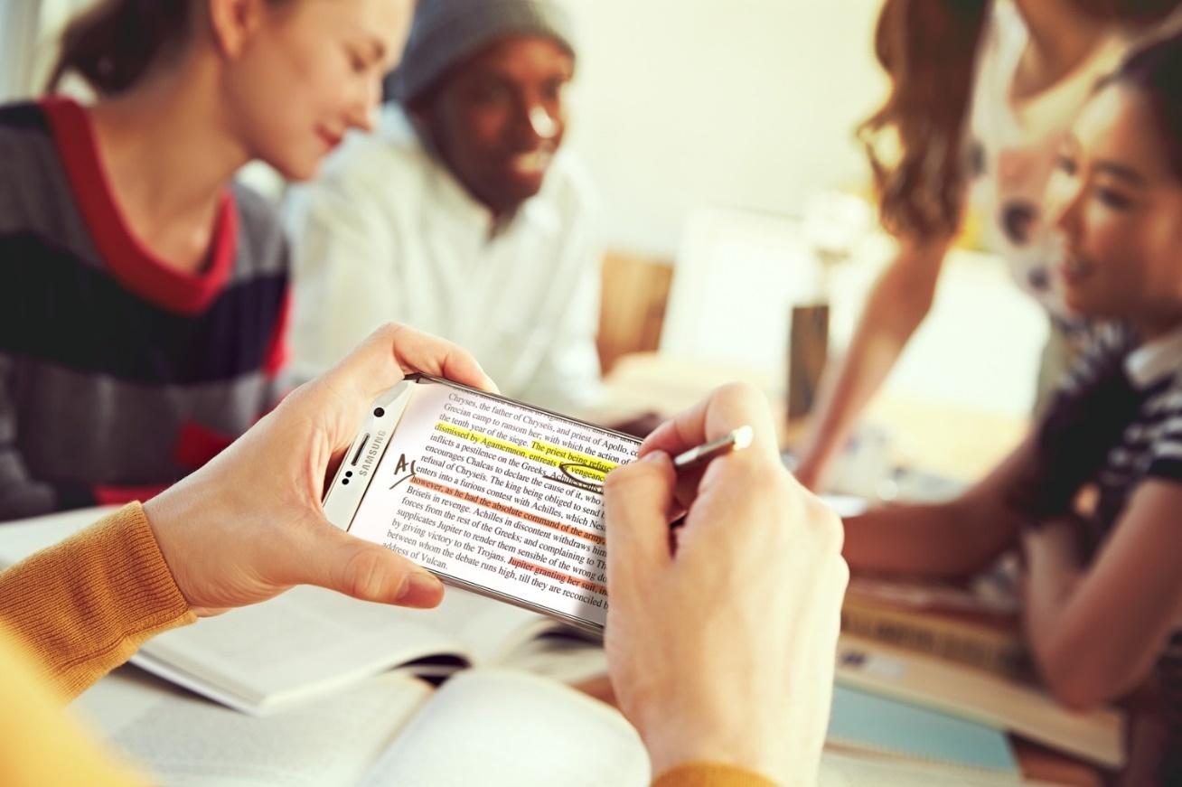 Galaxy Note là sổ tay điện tử của anh Huy trên các hành trình bay. 