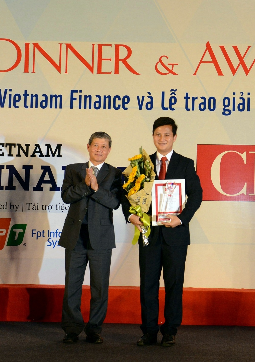 Phó Tổng Giám đốc VietinBank Trần Công Quỳnh Lân nhận giải Lãnh đạo CNTT Đông Nam Á tiêu biểu.