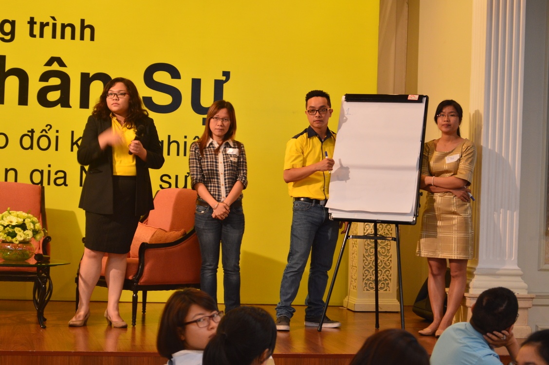 'Cafe Nhan Su' thang 8: Cap nhat xu huong tuyen dung hinh anh