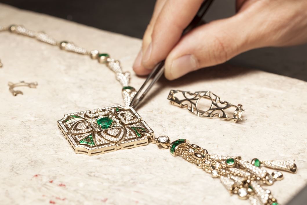 Khu vuon Italy toa sang tren nu trang Bvlgari hinh anh