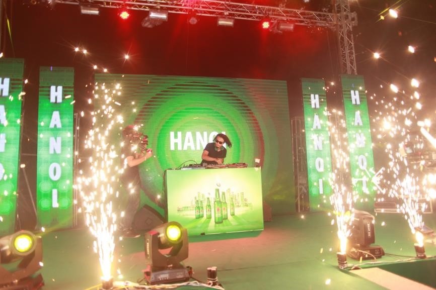 Dan DJ quoc te khuay dong dai tiec am nhac hinh anh