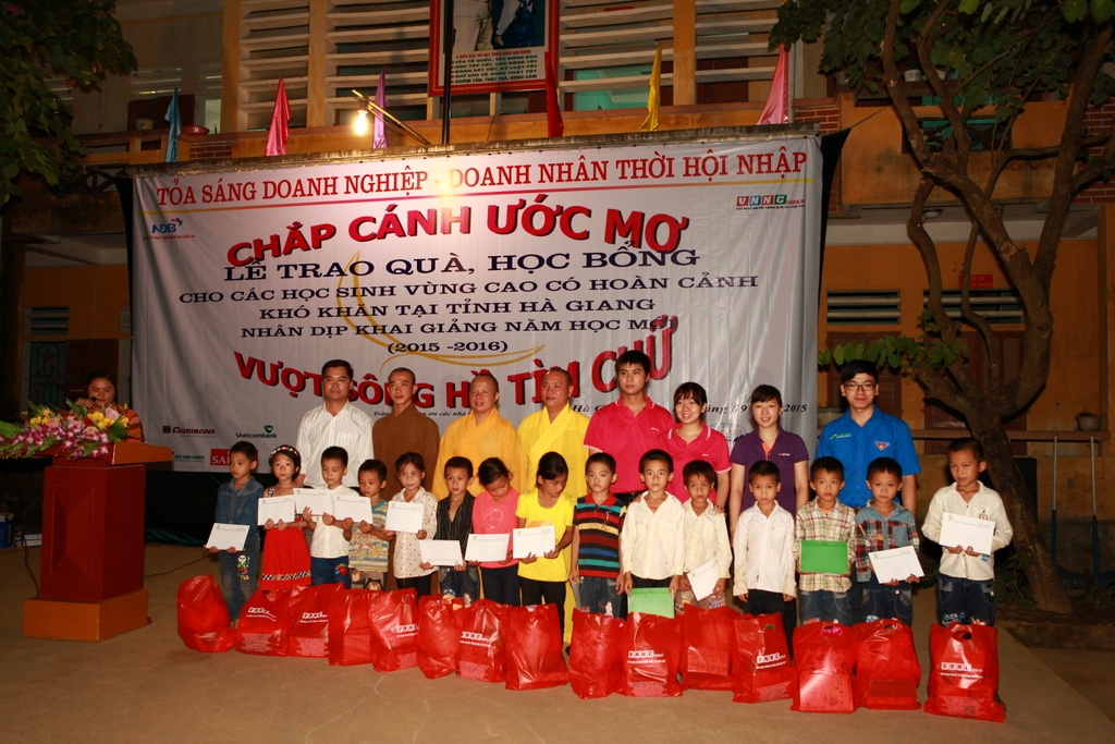 Những món quà động viên tinh thần hiếu học.