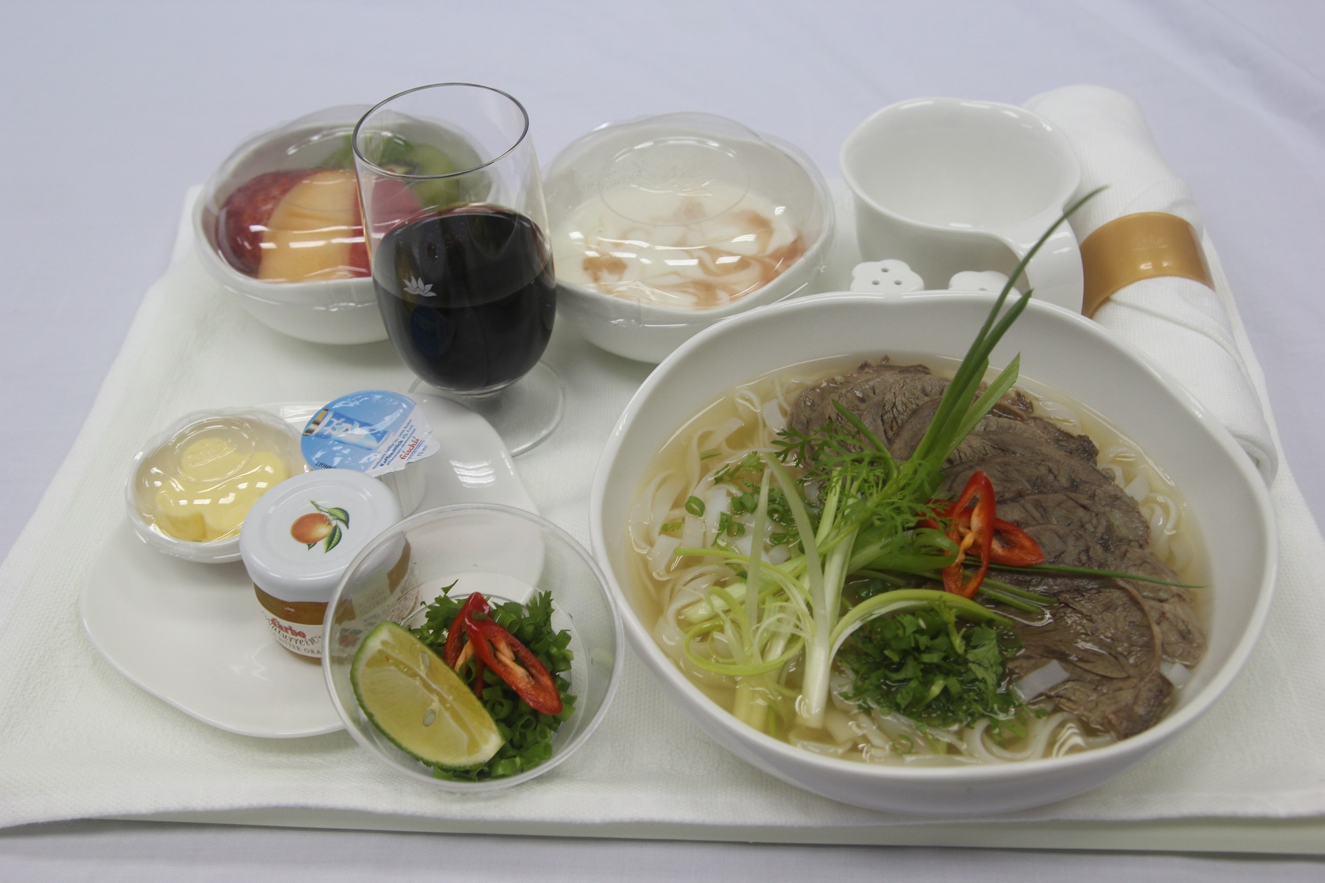 Vietnam Airlines phuc vu pho bo tren cac chuyen bay 4 sao hinh anh