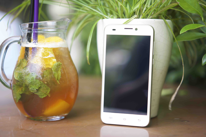 Smartphone man hinh 5 inch HD gia duoi 2 trieu dong hinh anh