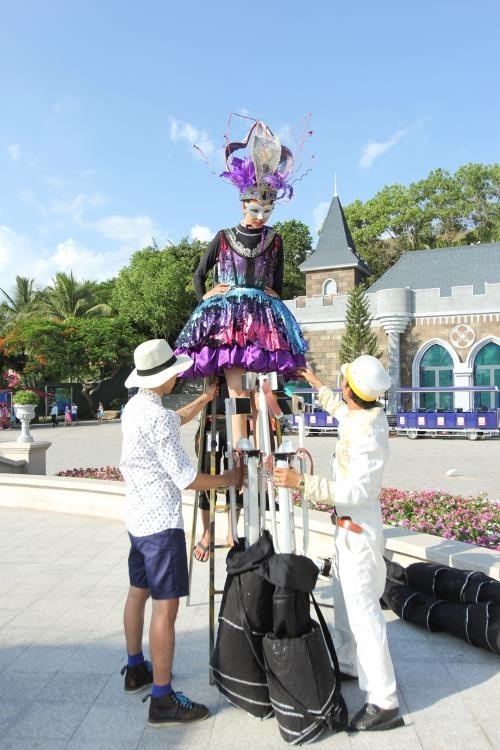 Nhiều thí sinh cho rằng việc không phải diễn trước một máy ảnh chuyên nghiệp giúp họ cảm thấy thoải mái khi thực hiện thử thách.