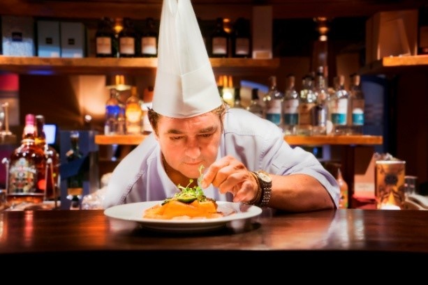 Bếp trưởng 5 sao Jurgen Kauz tại nhà hàng IL Vino của My Way.