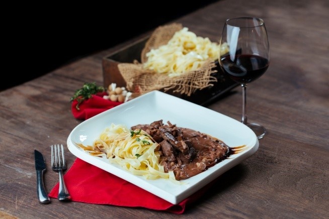 Tan huong phong vi chau Au voi thuc don mua thu doc dao hinh anh