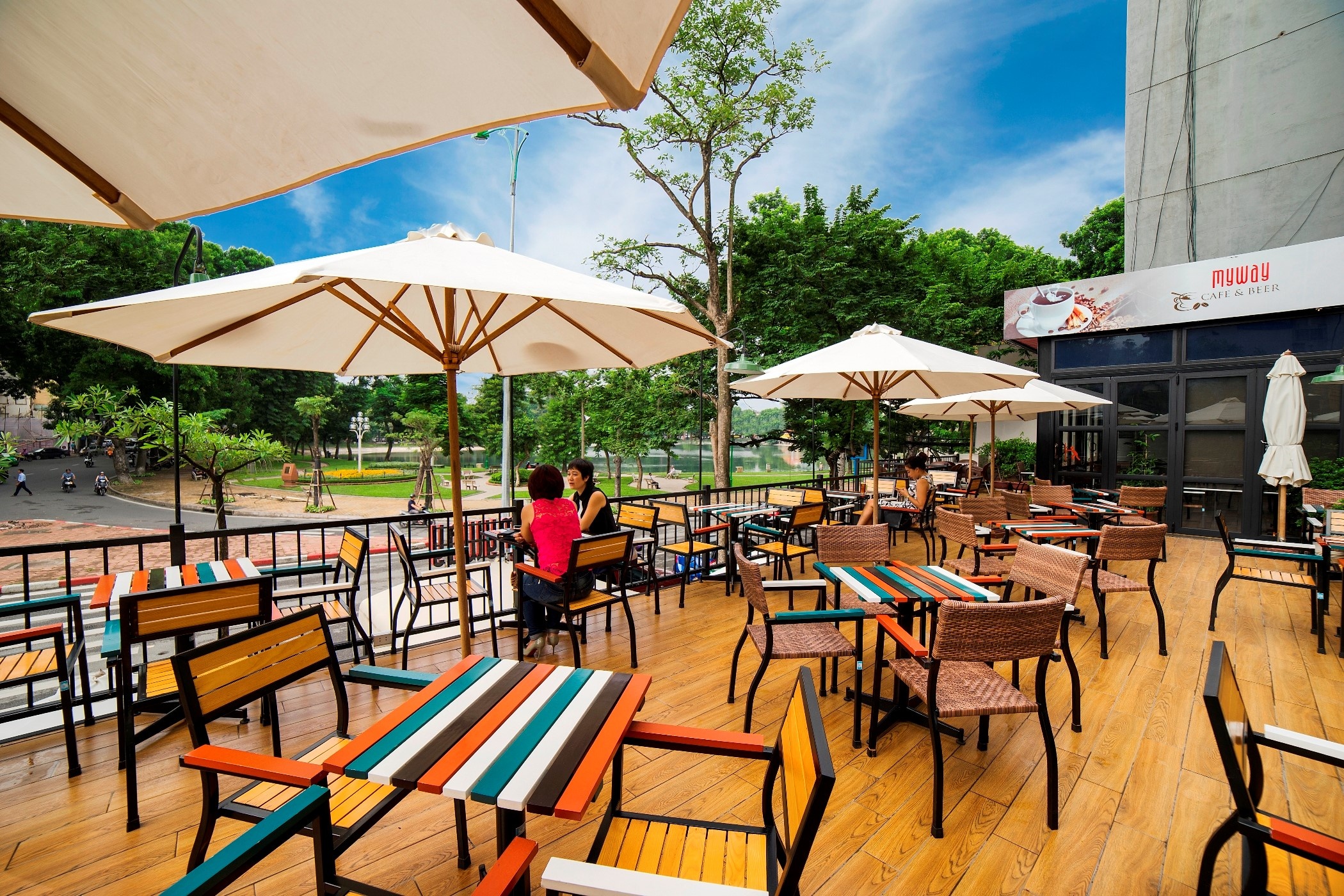 My Way Café & Beer 54 Nguyễn Du với tầm nhìn ra hồ Thiền Quang là điểm dừng chân thứ 2 của “Chef Tour với Bếp trưởng Jurgen Kauz”.