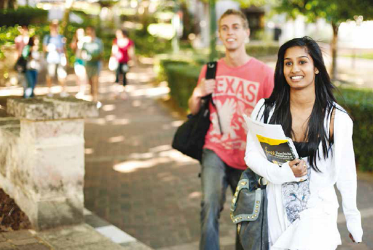 Chinh phuc hoc bong gia tri tu truong Curtin College hinh anh