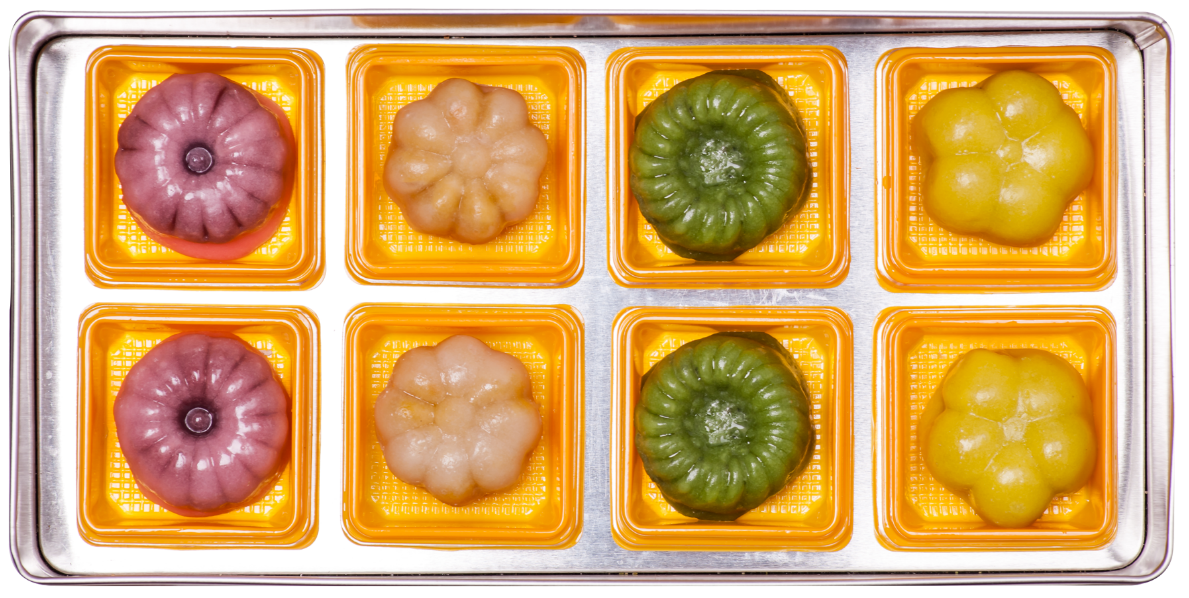 Ăn bánh trung thu tuyết như đang thưởng thức một viên kem mát lạnh, với lớp vỏ thơm dẻo và phần nhân bùi bùi, thơm hương kiwi, phúc bồn tử, sầu riêng và xoài.