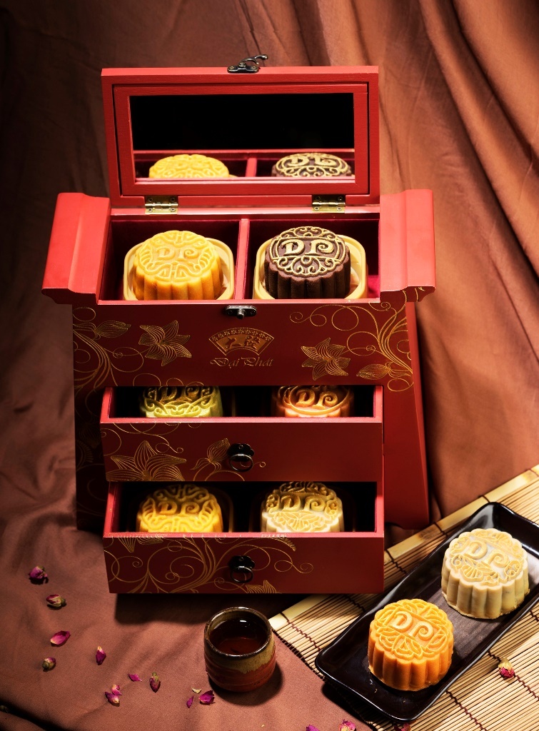 Sự kết hợp giữa truyền thống và hiện đại là ưu điểm của bánh trung thu Đại Phát, mang đến cho người dùng món quà thay lời chúc may mắn và hạnh phúc tràn đầy trong mùa trăng rằm.