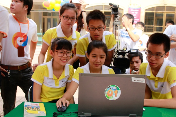 Ban tre hao huc chinh phuc dinh vu mon mua thu hai hinh anh