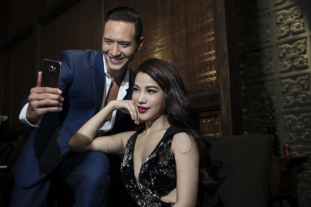 Cả hai sử dụng smartphone Samsung Galaxy S6 edge+ ra mắt cách đây không lâu. 