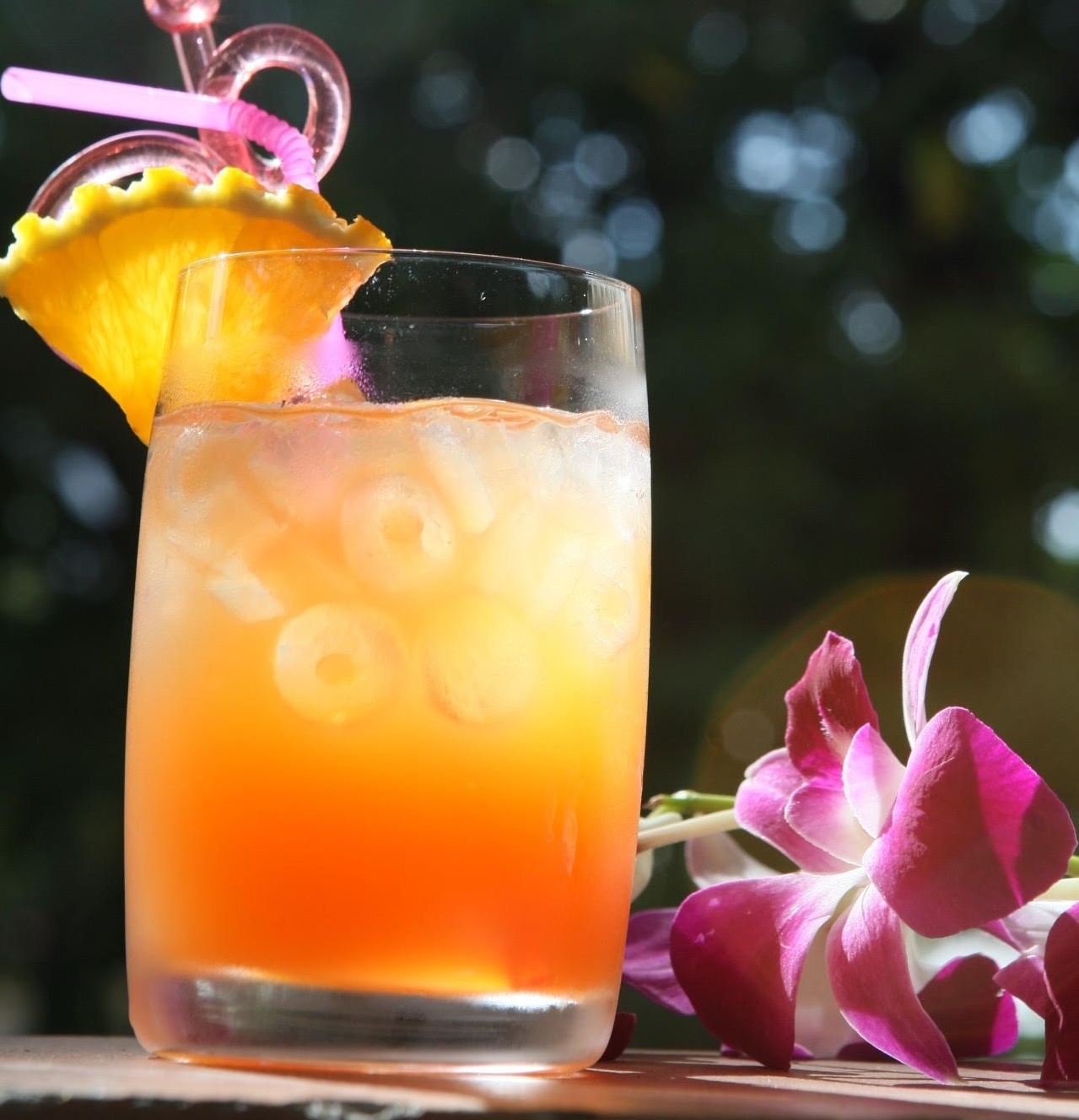 Vietnam Airlines phuc vu cocktail tren chuyen bay 4 sao hinh anh