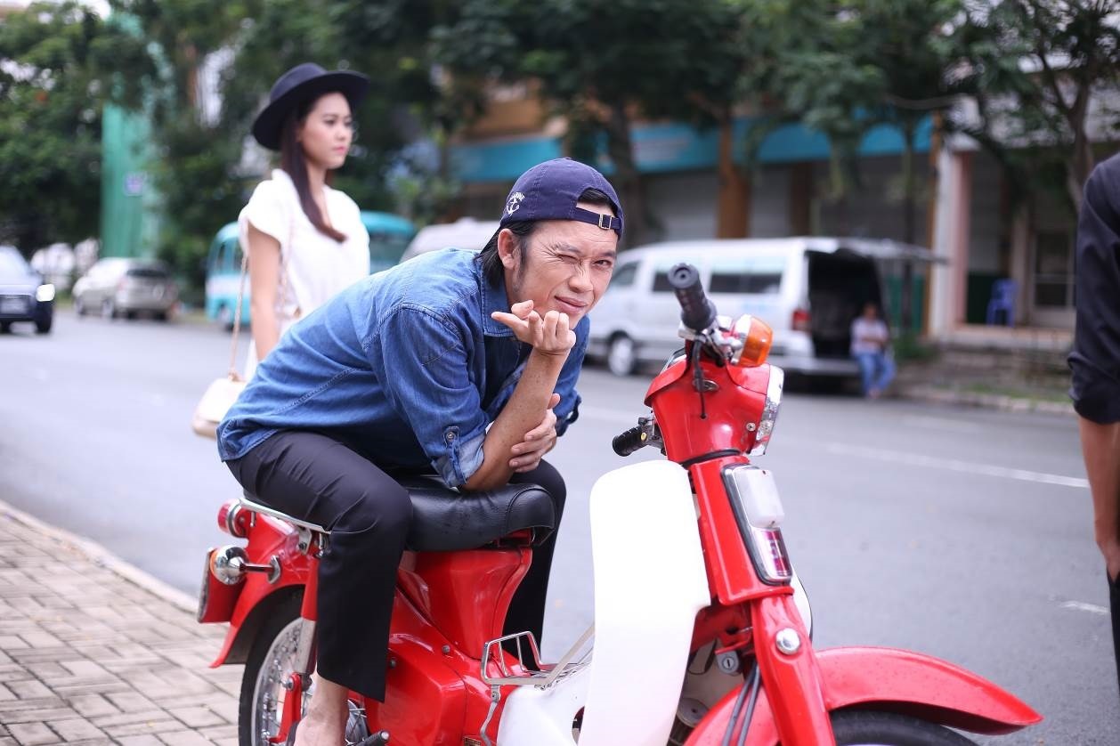 Hoai Linh vao vai xe om trong series hai moi hinh anh