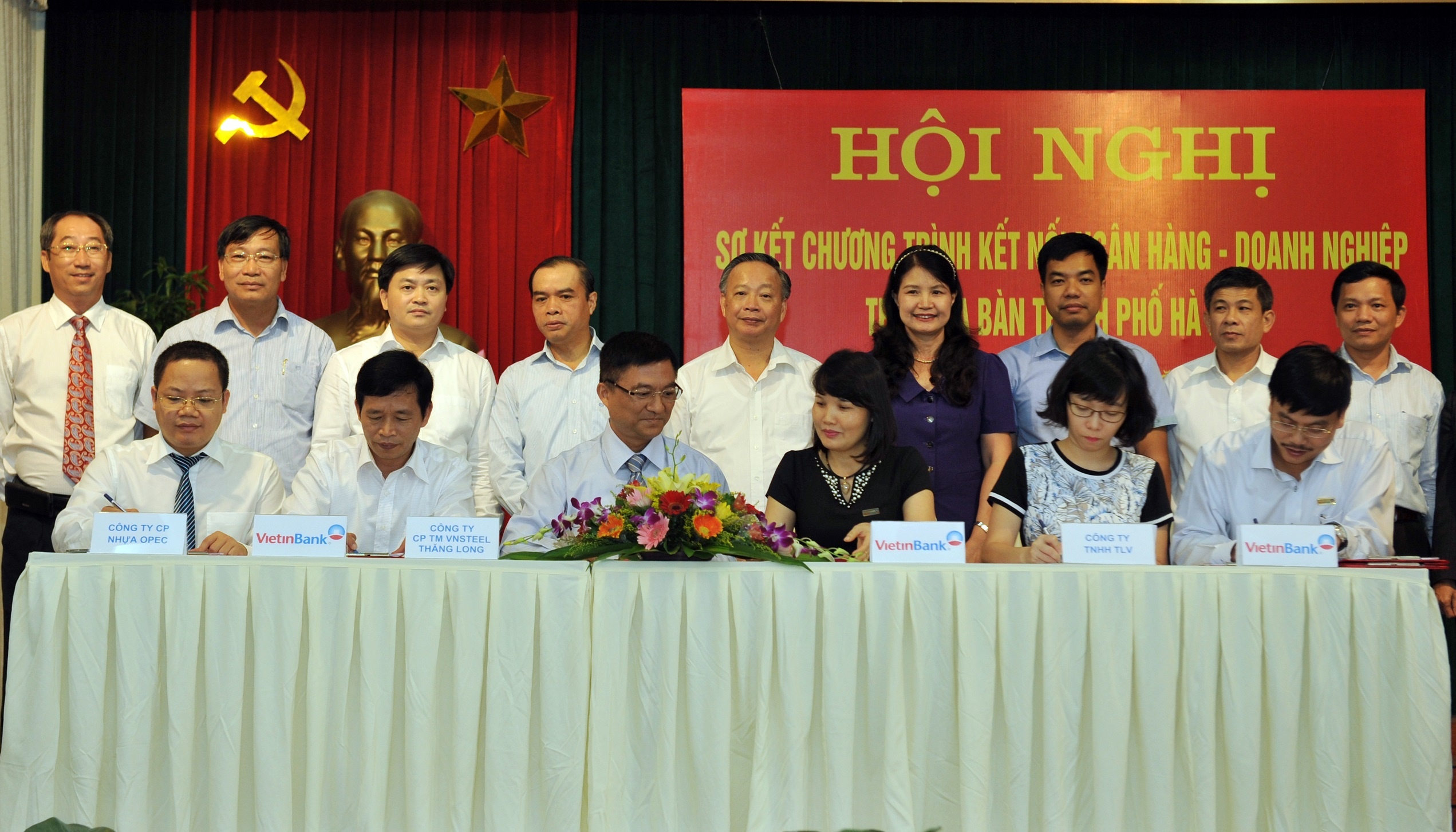 VietinBank ký kết hợp đồng tín dụng với 9 doanh nghiệp tại ngay hội nghị sơ kết chương trình Kết nối ngân hàng - doanh nghiệp.