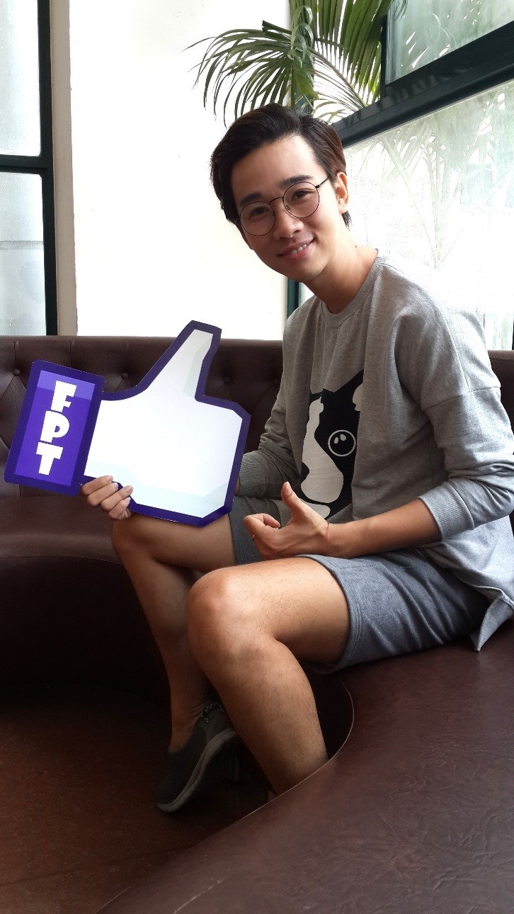 Diễn viên Hải Triểu chứng tỏ tình yêu với FPT bằng nút like độc đáo.