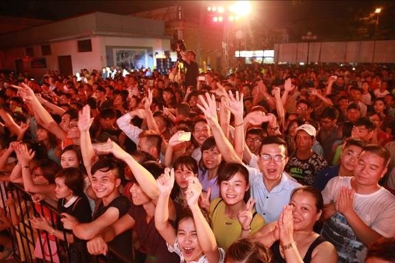  Những màn trình diễn đặc sắc đã được giới trẻ hưởng ứng nhiệt tình. “Chưa bao giờ tôi có một cuối tuần tuyệt vời như thế này. Vừa được chinh phục bức tường Tiger cao đến 25 m, vừa được vui hết mình với bạn bè”, một khán giả hào hứng chia sẻ.  