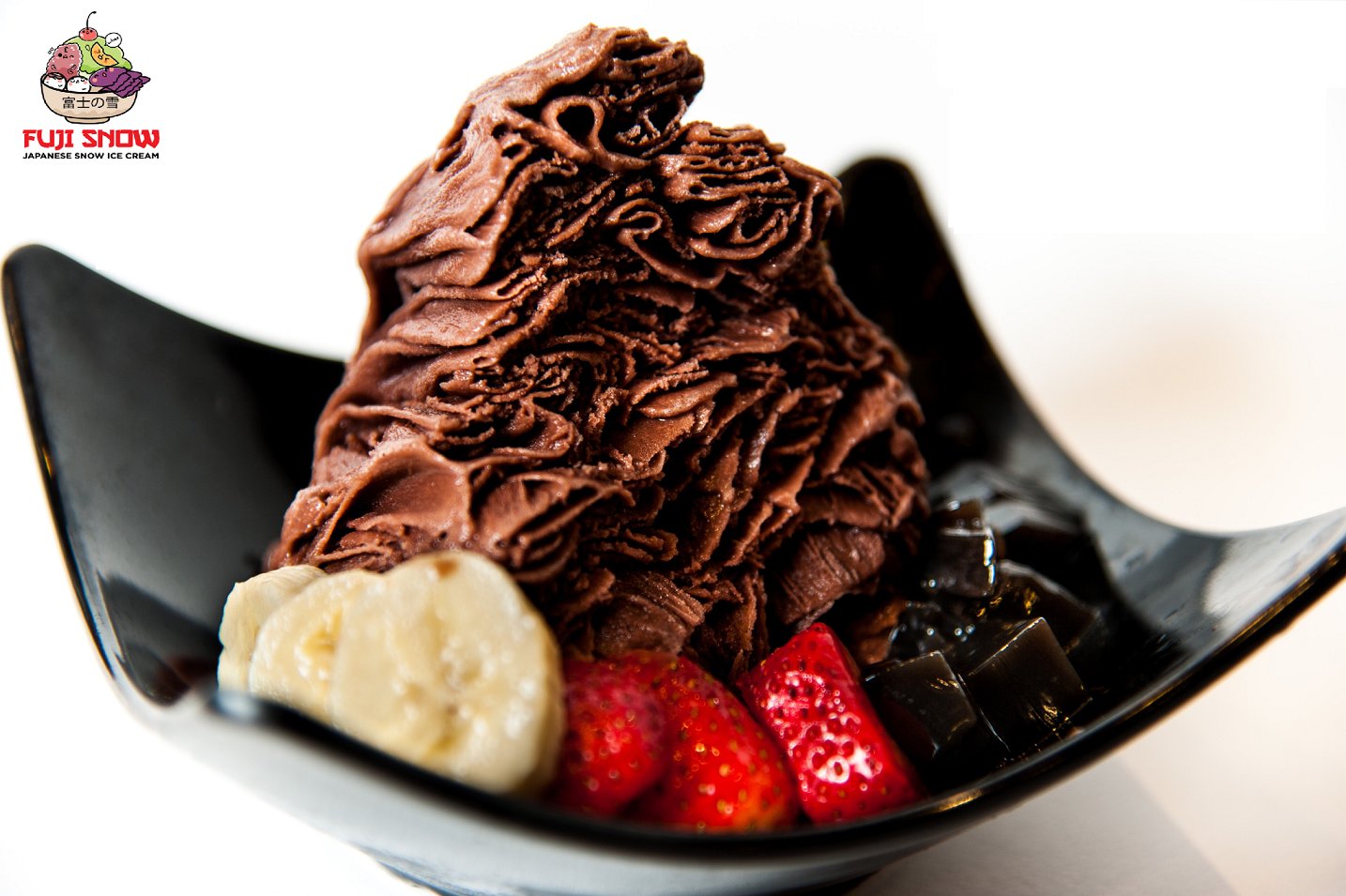 Tín đồ kem ở Việt Nam có thể thưởng thức món này tại Fuji Snow chỉ với 35.000 đồng/món. Công thức kem tại đây tuân thủ nghiêm ngặt theo công thức gốc từ Nhật.