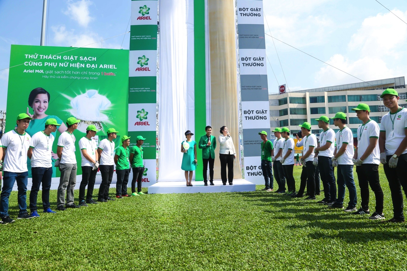 Ca sĩ Mỹ Linh, diễn viên Hồng Vân tin rằng Ariel mới giúp cho phụ nữ Việt Nam làm tốt hơn vai trò của mình trong gia đình và tiến bước cùng xã hội