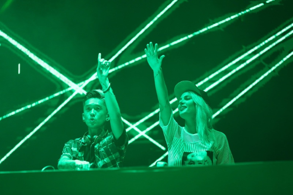 DJ DuongK đại diện cho Hà Nội, DJ Takeda Masaki đại diện cho Tokyo và DJ Tessa từ New York tung hoành với những màn so tài kịch tính trên sân khấu đôi được thiết kế đối lập độc đáo.