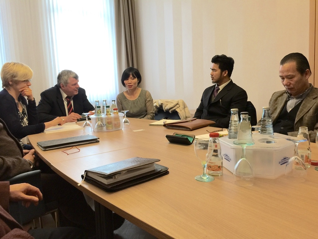 Doanh nhan Viet mua lai toa nha quan ly WHE cua tap doan Duc hinh anh