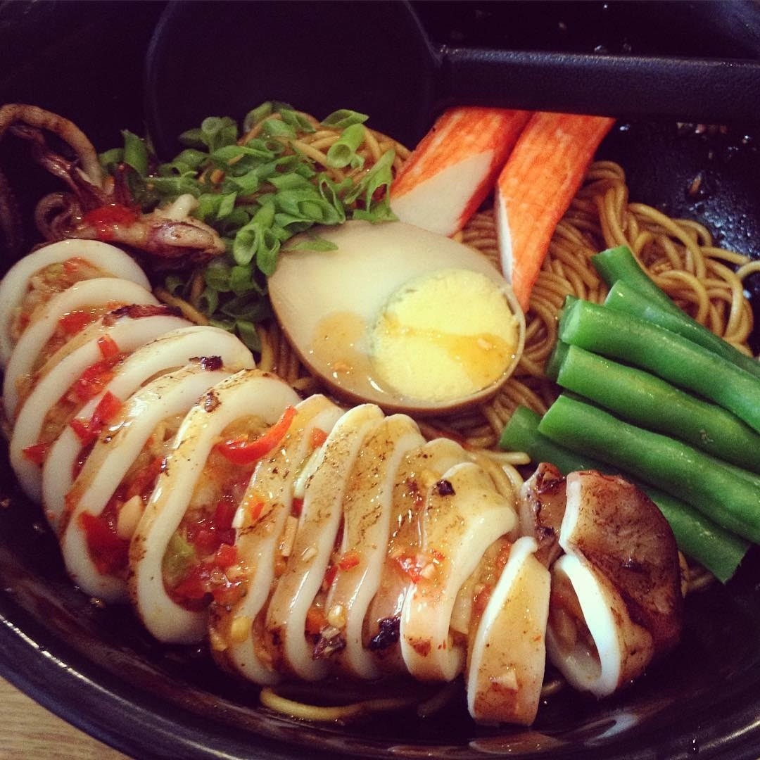   Ramen khô mực nhồi kim chi cho tín đồ mê hải sản và kim chi home-made.