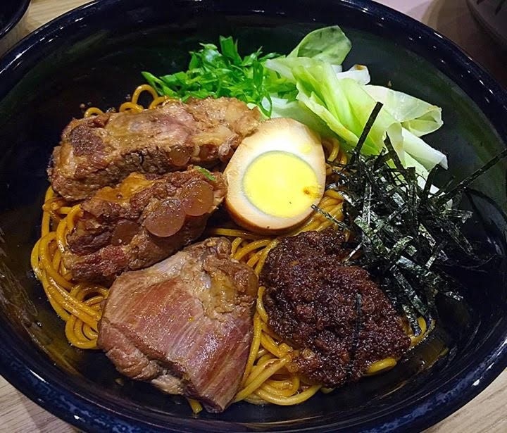   Mì Ramen sụn heo non và sốt Volcano được nhập khẩu trực tiếp từ Nhật.