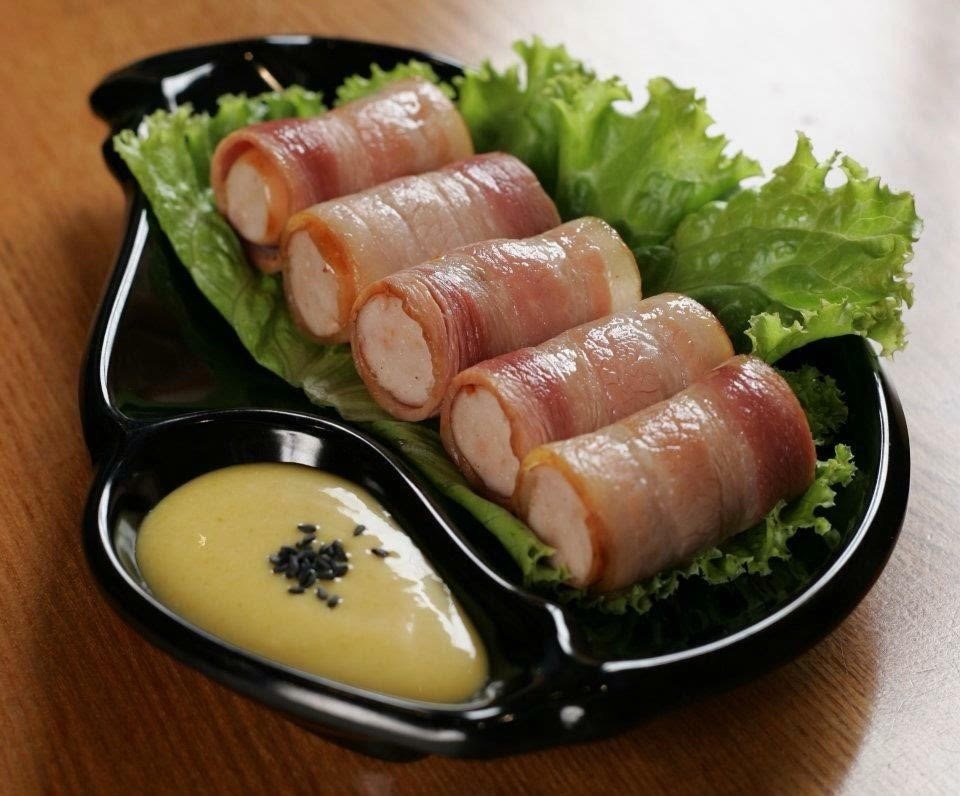 Ngoài ramen, nhà hàng cũng có những món ăn chơi phá cách được thiết kế riêng.