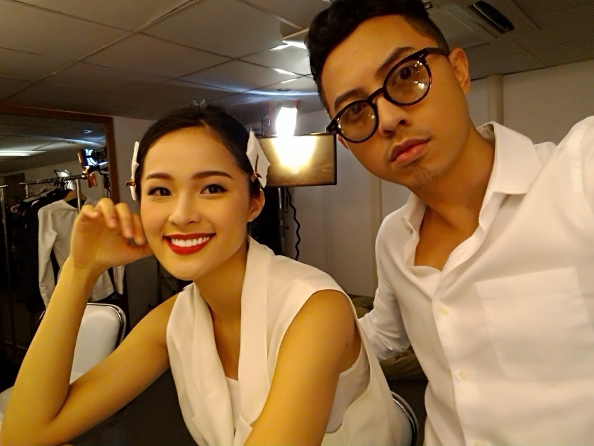 Chế độ chụp selfie và chức năng làm đẹp tức thì Beautification Mode trên ZenFone 2 đã mang đến cho Hạ Vy và Bobby Nguyễn những bức hình selfie ngộ nghĩnh.