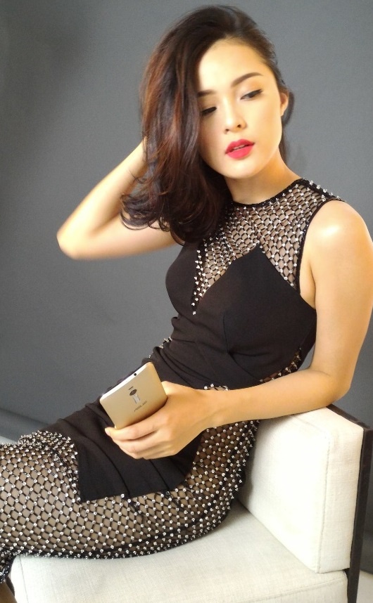 Shoot hình thời trang của Hạ Vi do nhiếp ảnh gia Boddy chụp bằng ZenFone 2.
