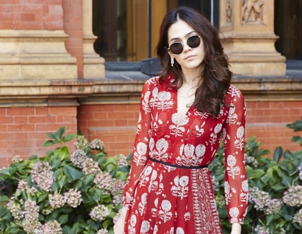 Chompoo Araya bien hoa voi phong cach thanh lich hinh anh