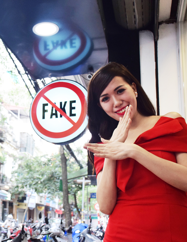 Ngoài ra, Mai Thỏ cũng rất tin tưởng chất lượng đồng hồ của NUY Shop. Các sản phẩm của Michael Kors, Bulova hay Marc Jacobs… đều được cửa hàng nhập khẩu từ Mỹ và cam đoan không bán sản phẩm “fake” (hàng nhái) tới tay khách hàng.