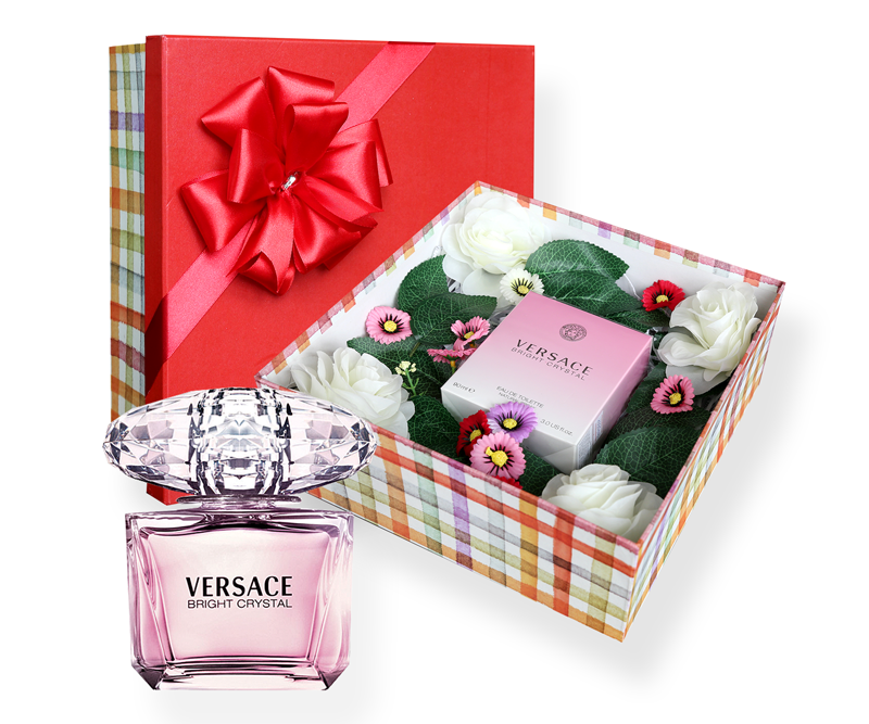 Thu hút ánh nhìn mọi lúc mọi nơi với Versace Bright Crystal  được mệnh danh là một viên hồng ngọc thật quyến rũ tạo sự chú ý của mọi người. Một chút hương thơm hoa cỏ nhẹ nhàng đặc trưng của hoa hồng Ý sẽ vương vấn theo bạn cả ngày xua tan mệt mỏi.