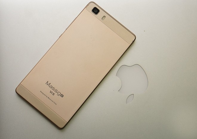 Vi5 có độ mỏng 7,4 mm, kết hợp kích thước 5 inch, tạo ra một sản phẩm hài hoà, cầm chắc tay, đặc biệt rất ưa nhìn.