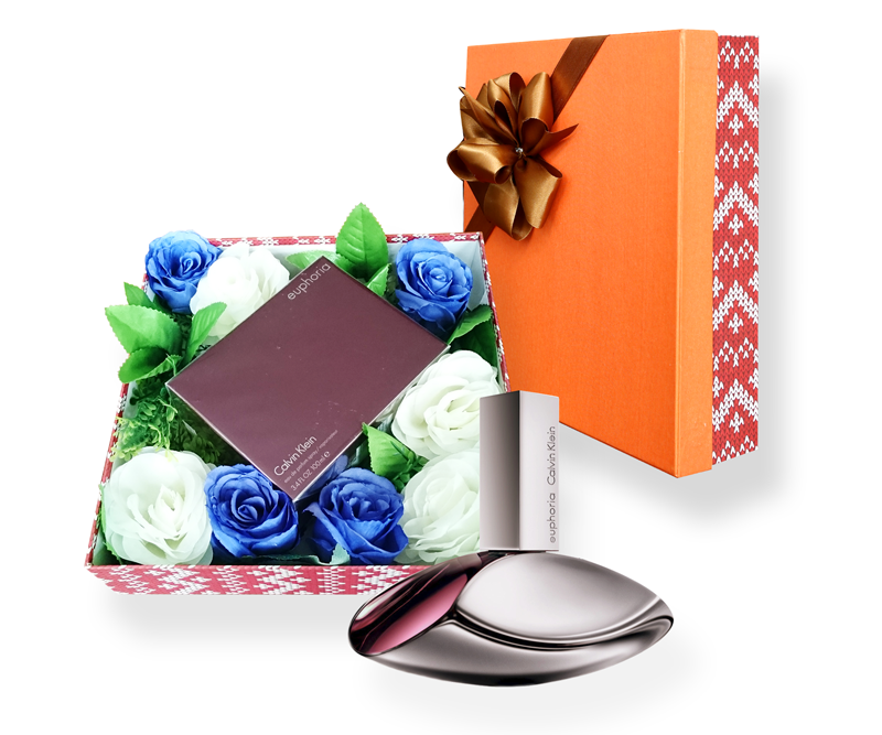 Sự quyến rũ kì lạ với Ck Euphoria 100ml tạo nên sự khác biệt. Hương thơm quý phái và gợi cảm của hoa cỏ quyện chặt vào nhau, thích hợp cho những buổi tối dạo chơi lãng mạn.