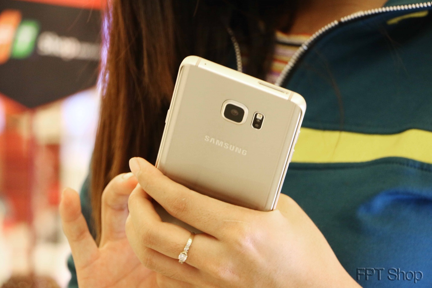 Tang qua 6 trieu dong khi mua Note 5 tai FPT Shop hinh anh