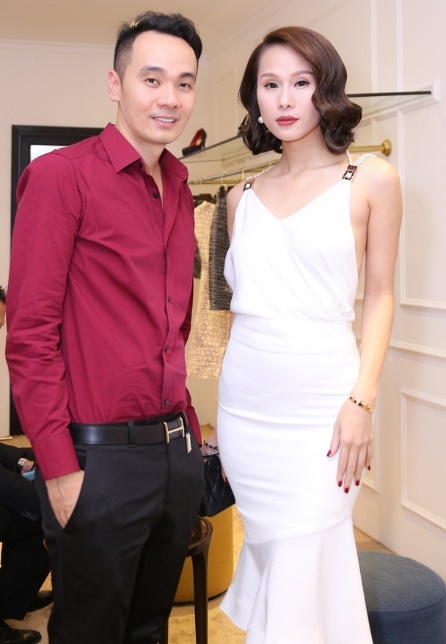 Siêu mẫu Thái Hà tái xuất với vẻ đẹp gợi cảm khi đến chúc mừng đàn anh.