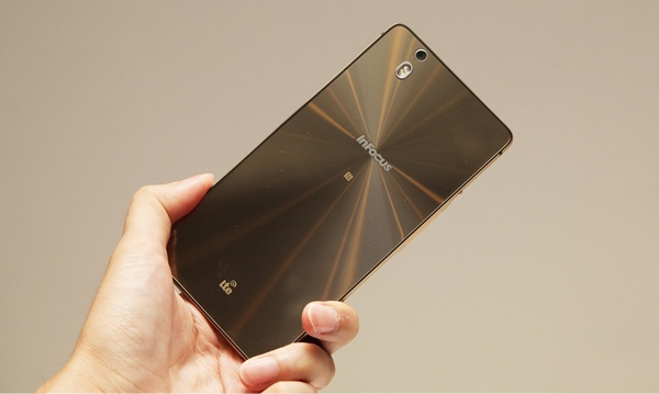 Smartphone cau hinh manh tam gia 3 trieu dong dang mua hinh anh