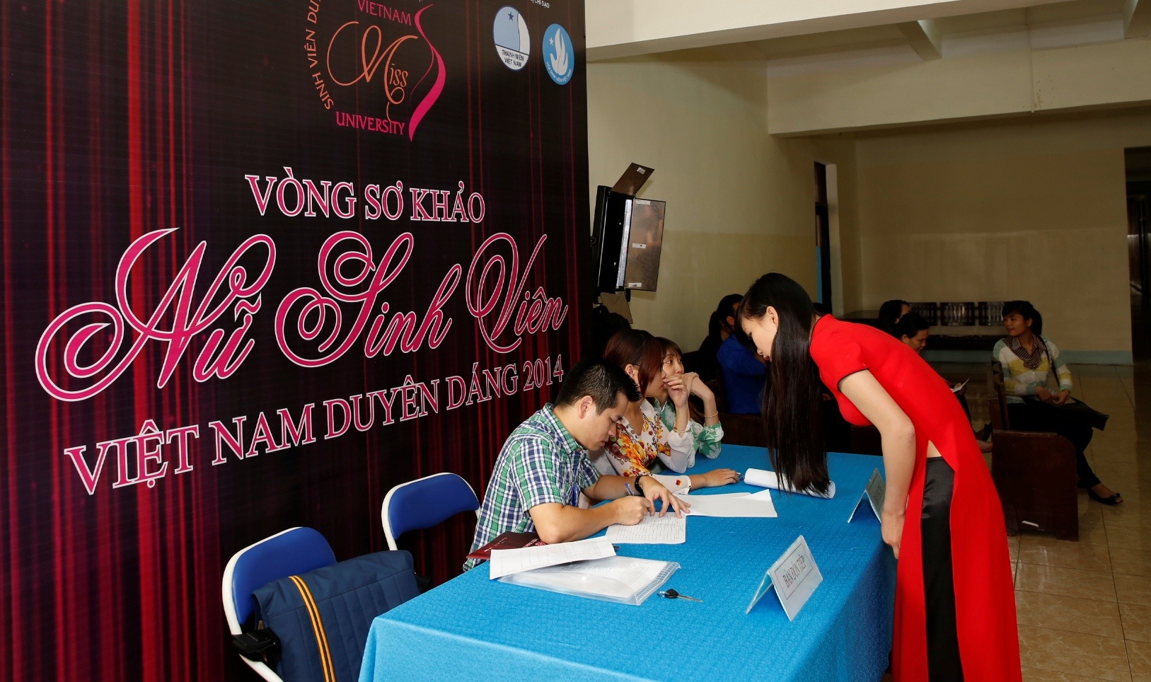 'Nu sinh vien VN duyen dang' ket thuc nhan ho so vao 17/10 hinh anh