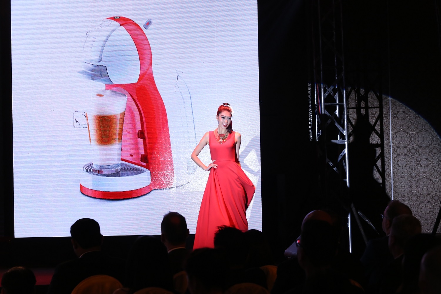 Thiết kế thanh lịch, nhỏ gọn nhưng kết hợp công nghệ tự động đem lại những tách cà phê hoàn hảo trong thời gian chưa đầy một phút.