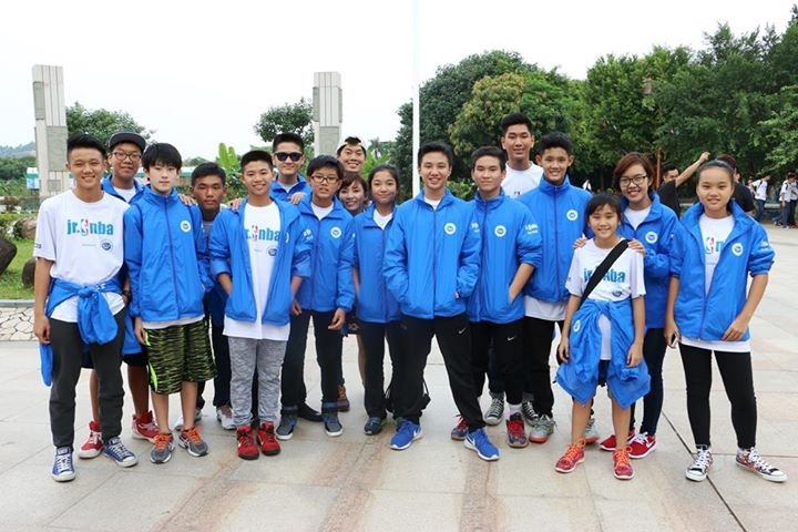 Các bạn nhỏ Việt Nam tham dự chuyến đi trải nghiệm NBA đã có khoảng thời gian tham quan và khám phá thành phố Thâm Quyến, Trung Quốc