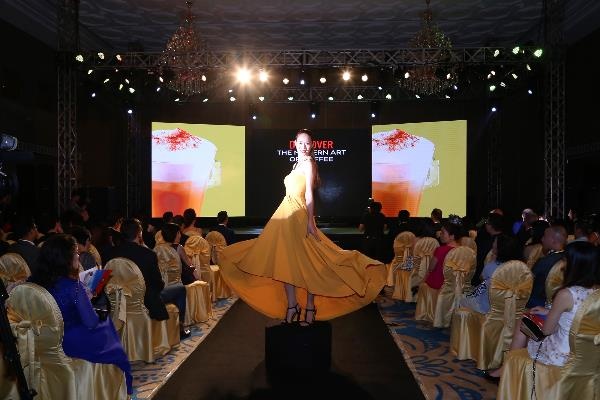 Đến màu vàng xanh mềm mại, quyến rũ của Cappuccino với sự cân bằng giữa cà phê, sự ngọt ngào của sữa