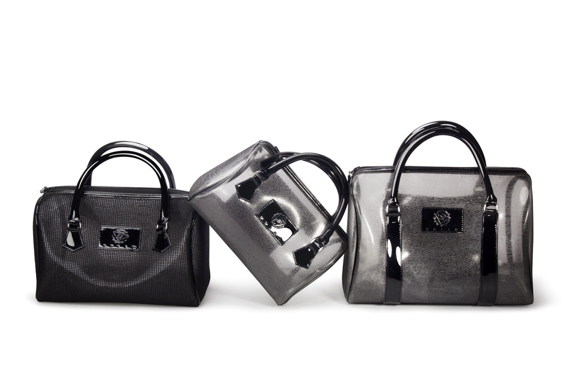 Mẫu túi xách túi hộp ánh kim cũng sẽ thêm lựa chọn cho bạn khi đang đắn đo chọn quà đợt 20/10 này.