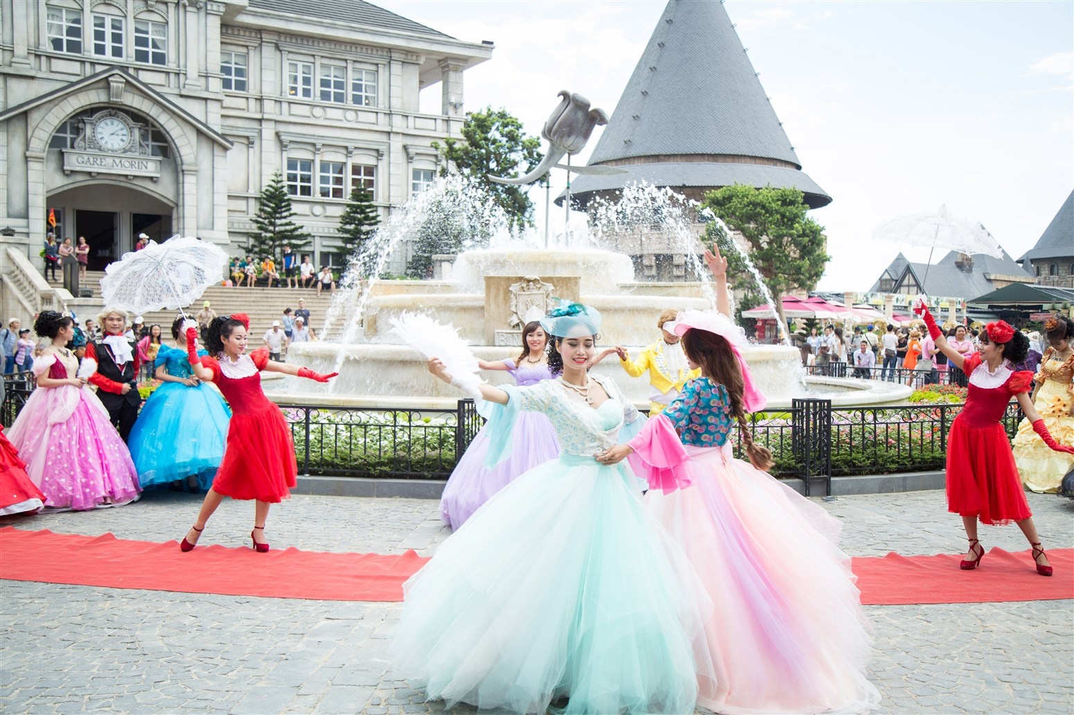 Ba Na Hills uu dai lon cho khach nhan ngay 20/10 hinh anh