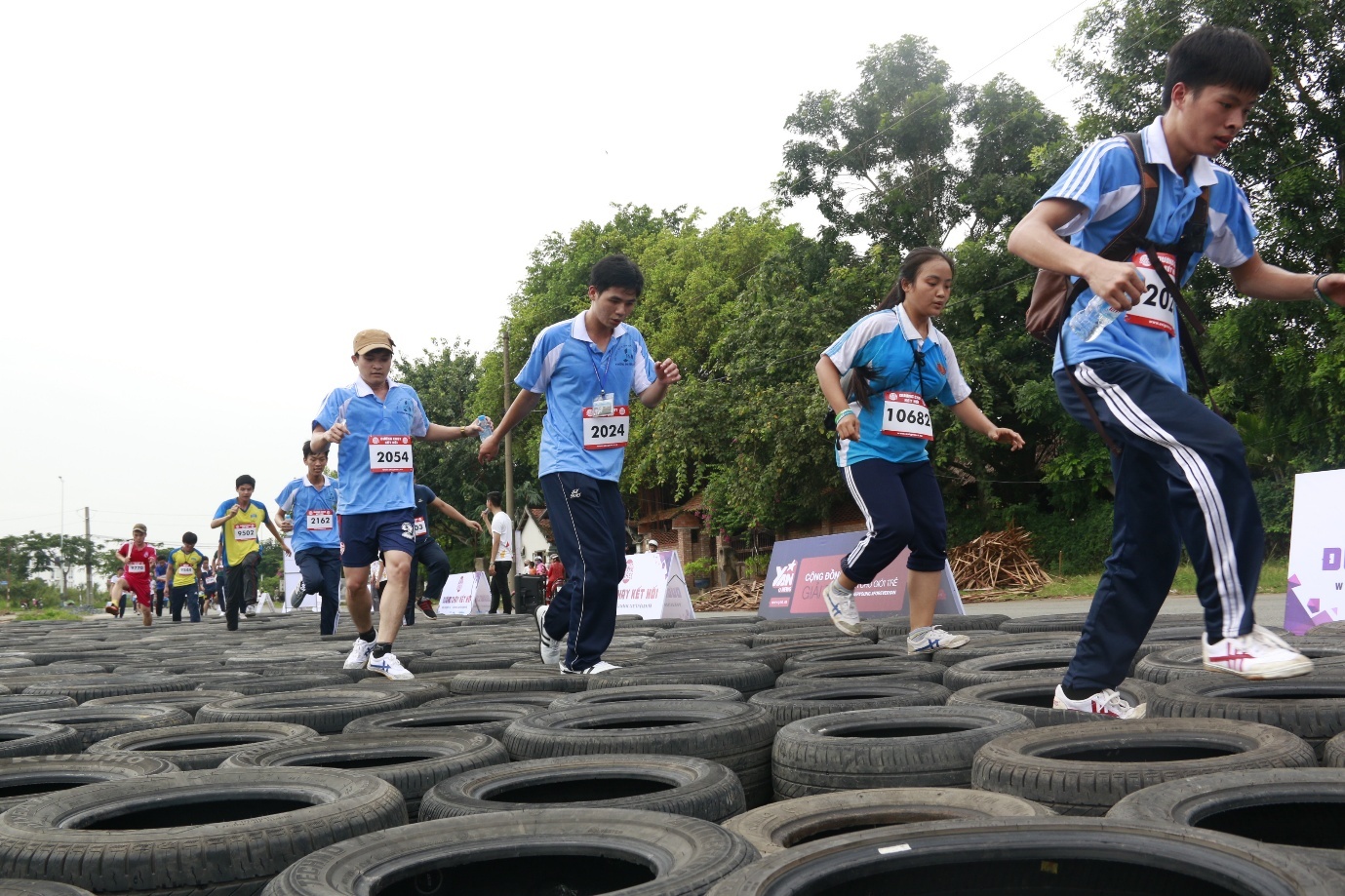 Con đường bánh xe là một trong những thử thách khó mà cũng rất thú vị tại đường chạy kết nối UniGames 2015.