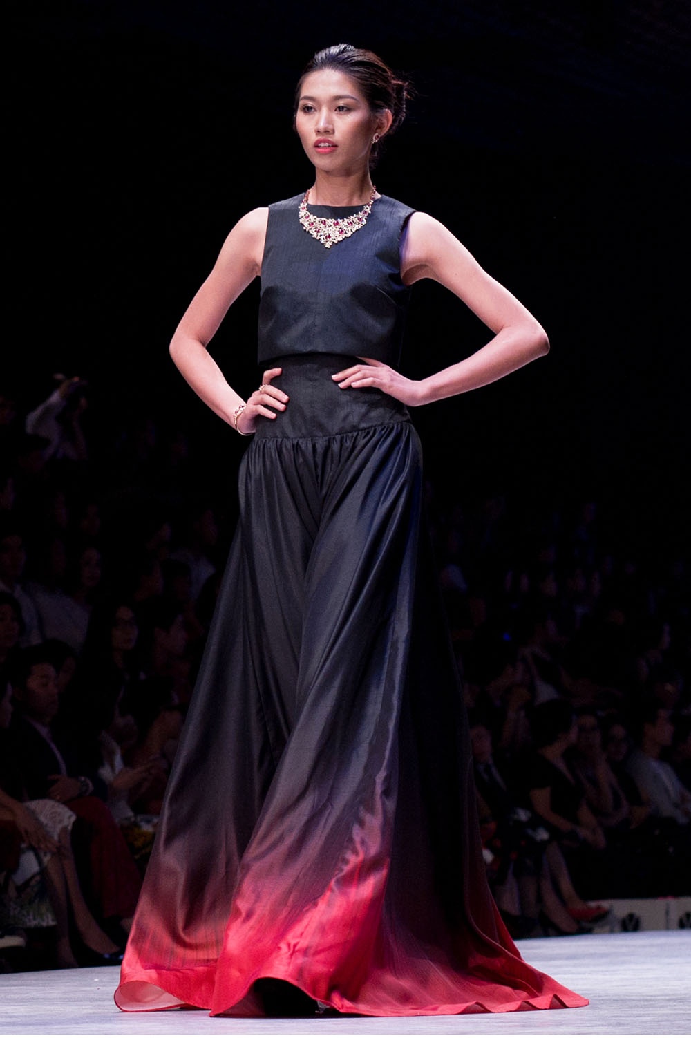 Kết hợp trang phục của 2 nhà thiết kế Hoàng Minh Hà và Minh Quân, PNJ đã mang đến cho khán giá VIFW 2015 những màn trình diễn đẳng cấp.