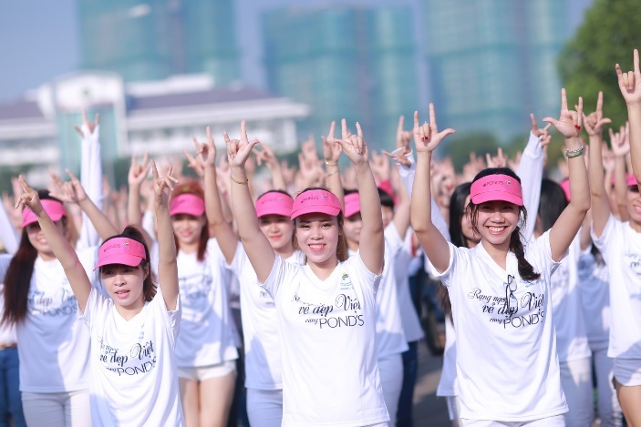 Màn trình diễn flashmob gần gũi, sôi nổi và đầy tính kết nối.