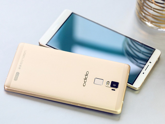 OPPO R7 Plus, cảm xúc dẫn truyền từ kim loại.
